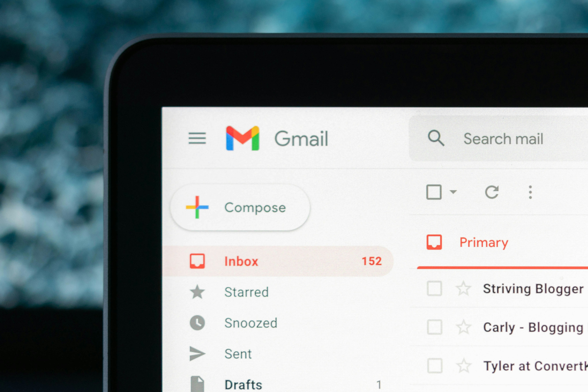 laptop, page gmail